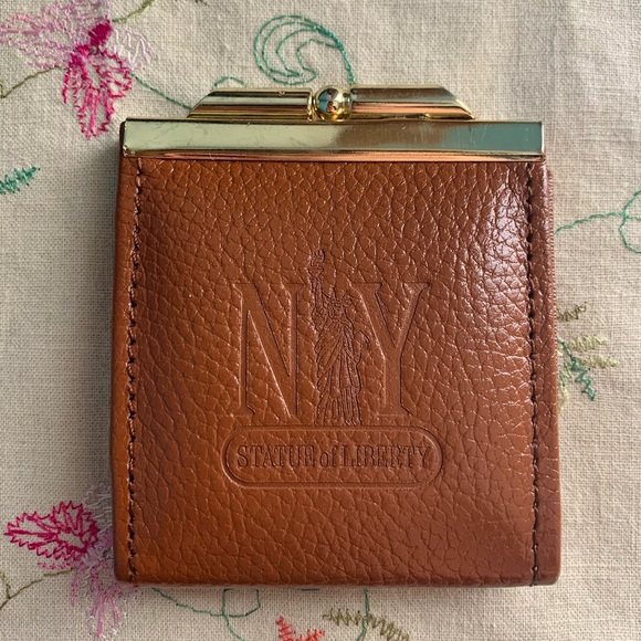 Vintage Handbags - Statue of Liberty coin purse 🗽